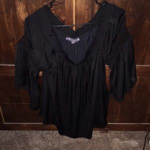 Jennifer Lopez 0x Off the Shoulder Black Top